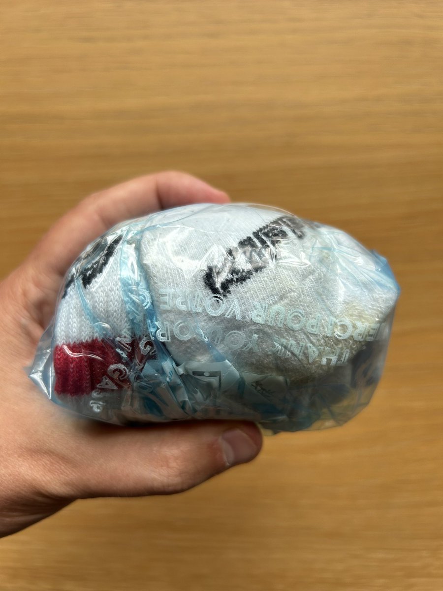 STINKY 🐽 fermented socks on sale.
Worn for many weeks, fermented for a year.

➡️ DM if interested 😏

#kiffeur #cashmaster #toxicsocks