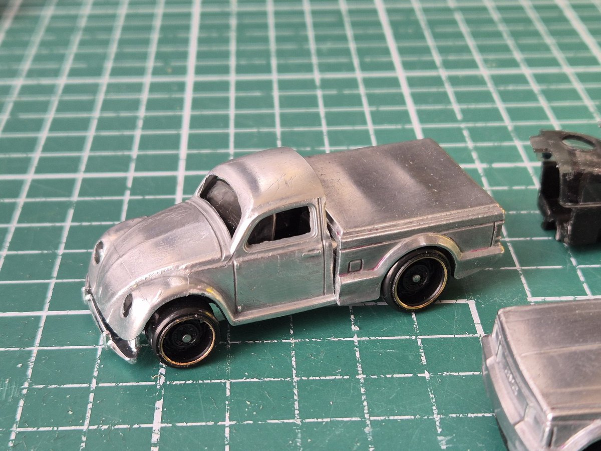 Now I've got sidetracked into doing the Beetle Pickup instead of the GMC crewcab.
It's nowhere near finished yet, but I think it's looking good.

#hotwheels 
#ホットウィール