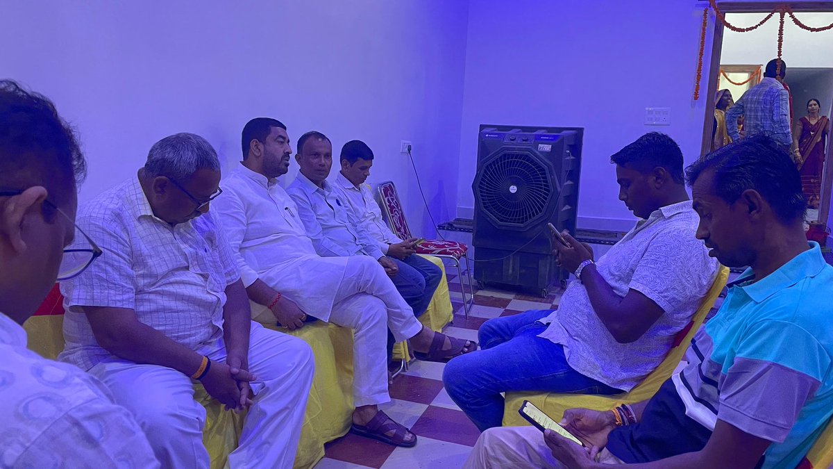 ajaykushwahavsl's tweet image. वैशाली विधानसभा क्षेत्र के वैशाली प्रखण्ड अंतर्गत फुलार पंचायत के मंसूरपुर ग्राम में पूर्व पंचायत समिति सदस्य श्री अनिल कुशवाहा जी के नवनिर्मित आवास में आयोजित गृह प्रवेश कार्यक्रम में सम्मिलित होकर हार्दिक शुभकामनाएं दी।

#vaishalividhansabha #ajaykushwaha