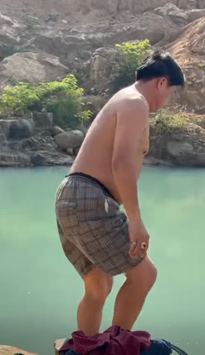 MR Trần tweet media