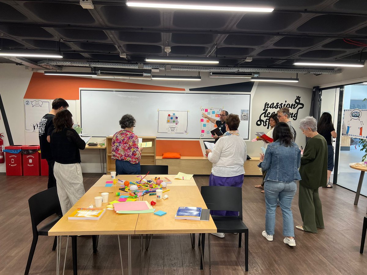 María Berenguer (@merybere) on Twitter photo 🧠Día 2 #TrainingFromTheBACKofTheRoom muy intenso
💕Qué grupo tan participativo, gracias por compartir vuestra experiencia!
🧩Está siendo una experiencia genial cofacilitar con <a href="/jose_casal/">Jose Casal 🇪🇺</a> y <a href="/_TIRURIRU_/">Noemí Vico 🏡😷 ⭐️⭐️</a>, gracias compis!
🎙️Tenéis ganas de #TBR? Escribid y montamos otra edición 🧠Día 2 #TrainingFromTheBACKofTheRoom muy intenso
💕Qué grupo tan participativo, gracias por compartir vuestra experiencia!
🧩Está siendo una experiencia genial cofacilitar con <a href="/jose_casal/">Jose Casal 🇪🇺</a> y <a href="/_TIRURIRU_/">Noemí Vico 🏡😷 ⭐️⭐️</a>, gracias compis!
🎙️Tenéis ganas de #TBR? Escribid y montamos otra edición