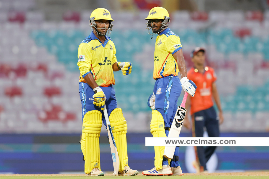Dcreimas's tweet photo. Eagle Thane Strikers made a defendable total of 169. Can Mumbai South Central Maratha Royals chase it down?
#T20Mumbai #AalaReAglaStar
For latest pictures click to: https://t.co/0WKYWpEctE https://t.co/w3dn1erwjF