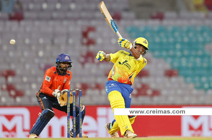 Dcreimas's tweet photo. Eagle Thane Strikers made a defendable total of 169. Can Mumbai South Central Maratha Royals chase it down?
#T20Mumbai #AalaReAglaStar
For latest pictures click to: https://t.co/0WKYWpEctE https://t.co/w3dn1erwjF