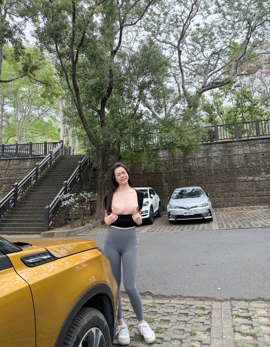 誰想在車上被吃

但我不想吐水溝  可以的底下

留言處 +1 認真挑三位
