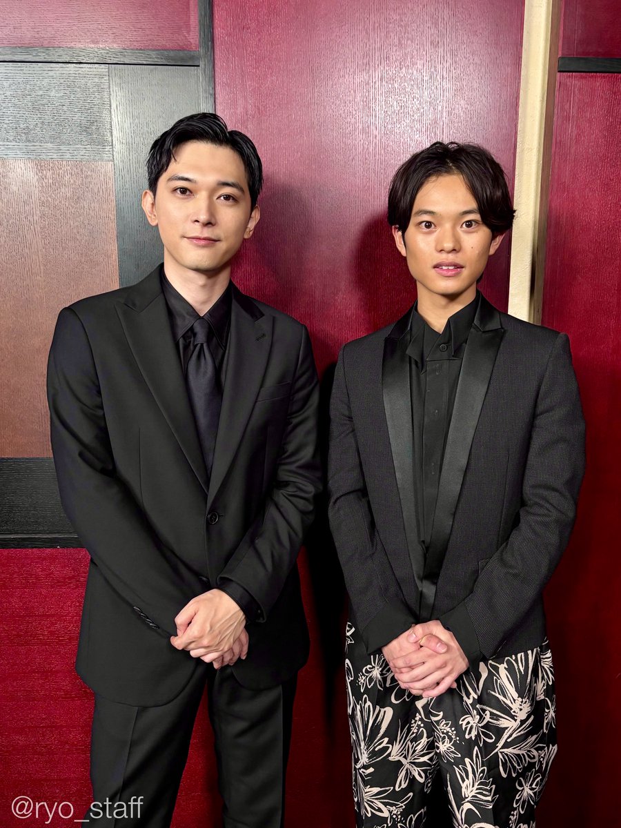 ryo_staff's tweet photo. 本日『#国宝 』公開初日でした🪭✨キャストの皆様勢揃いで、華やかな初日舞台挨拶となりました。たくさんの方が観てくださったと聞き、主演映画の素晴らしいスタートに吉沢もとても嬉しそうでした😊
週末は是非劇場で #映画国宝 の世界をお楽しみください🙇🏻‍♀️
横浜流星さん&amp;喜久雄少年・黒川想矢さんと📸 https://t.co/LYS7U77xrh