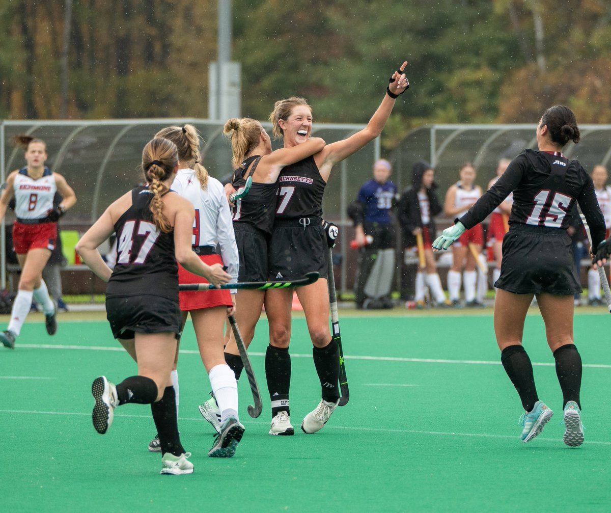 UMassFH's tweet image. Squaring off on the international stage ⚔️
UMass legends Claire Danahy and Sarah Hawkshaw face each other this weekend as @USAFieldHockey hosts @irishhockey for two matchups this weekend, June 7 & 8
📺 bit.ly/3Tb0GDH | #RollUMass