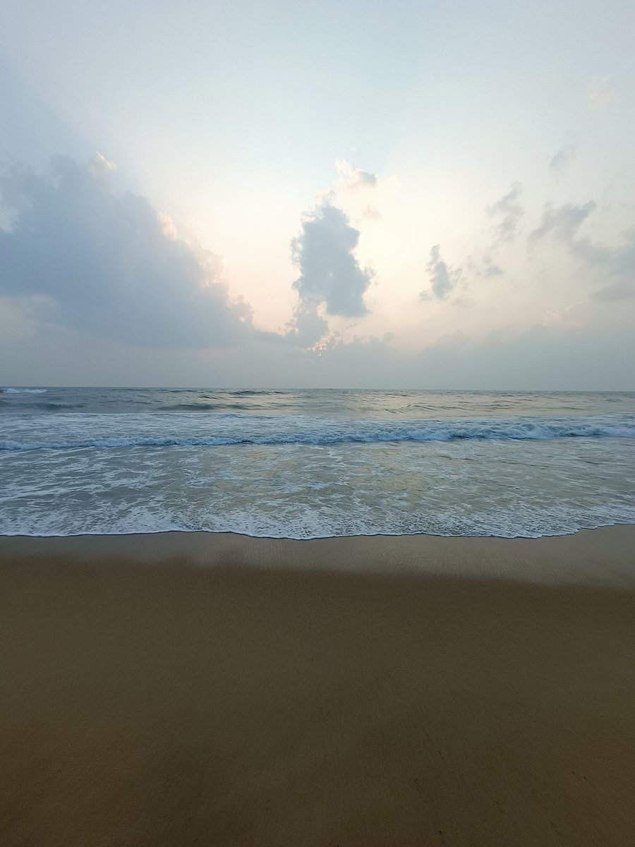Bengaluril Beach iruntha nalla irukkum ! 

#LongingForBeachVibes 😭