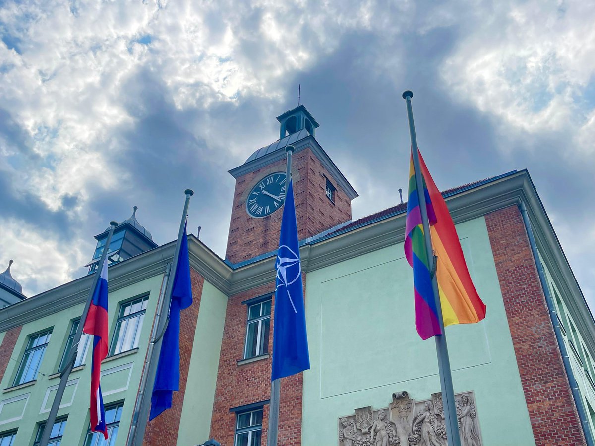 MFEA Slovenia (@mzez_rs) on Twitter photo Tudi letos na <a href="/MZEZ_RS/">MFEA Slovenia</a>🇸🇮 ob začetku Festivala Parada ponosa izobešamo mavrično zastavo🏳️🌈 - simbol ponosa, enakopravnosti in spoštovanja človekovih pravic. 🌈
#pride #PrideMonth Tudi letos na <a href="/MZEZ_RS/">MFEA Slovenia</a>🇸🇮 ob začetku Festivala Parada ponosa izobešamo mavrično zastavo🏳️🌈 - simbol ponosa, enakopravnosti in spoštovanja človekovih pravic. 🌈
#pride #PrideMonth