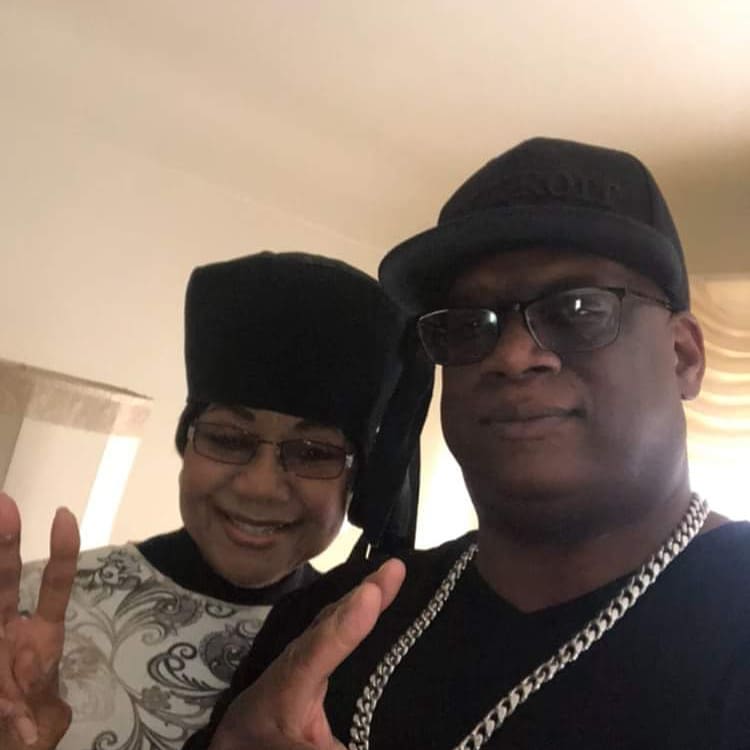 DrProctor90's tweet photo. My mom and brother. https://t.co/9H6KJsxRl5