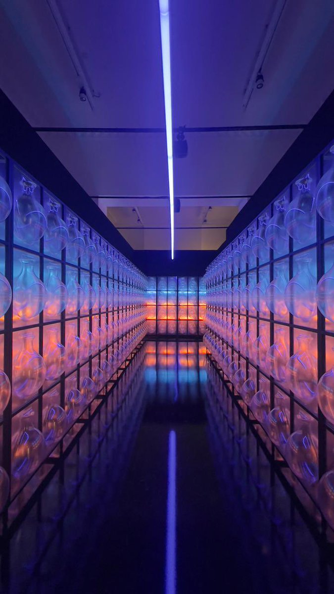 بكل فخر نبارك لسلطنة عمان فوزها في بينالي لندن للتصميم 2025 عن عمل أشرفت عليه وزارة الثقافة و الرياضة و الشباب ، وأبدعه المصمم هيثم البوصافي.

مشاركة عُمانية مشرّفة في واحدة من أرقى منصات التصميم العالمية، تُجسد الحضور الثقافي العُماني برؤية معاصرة وهوية راسخة.