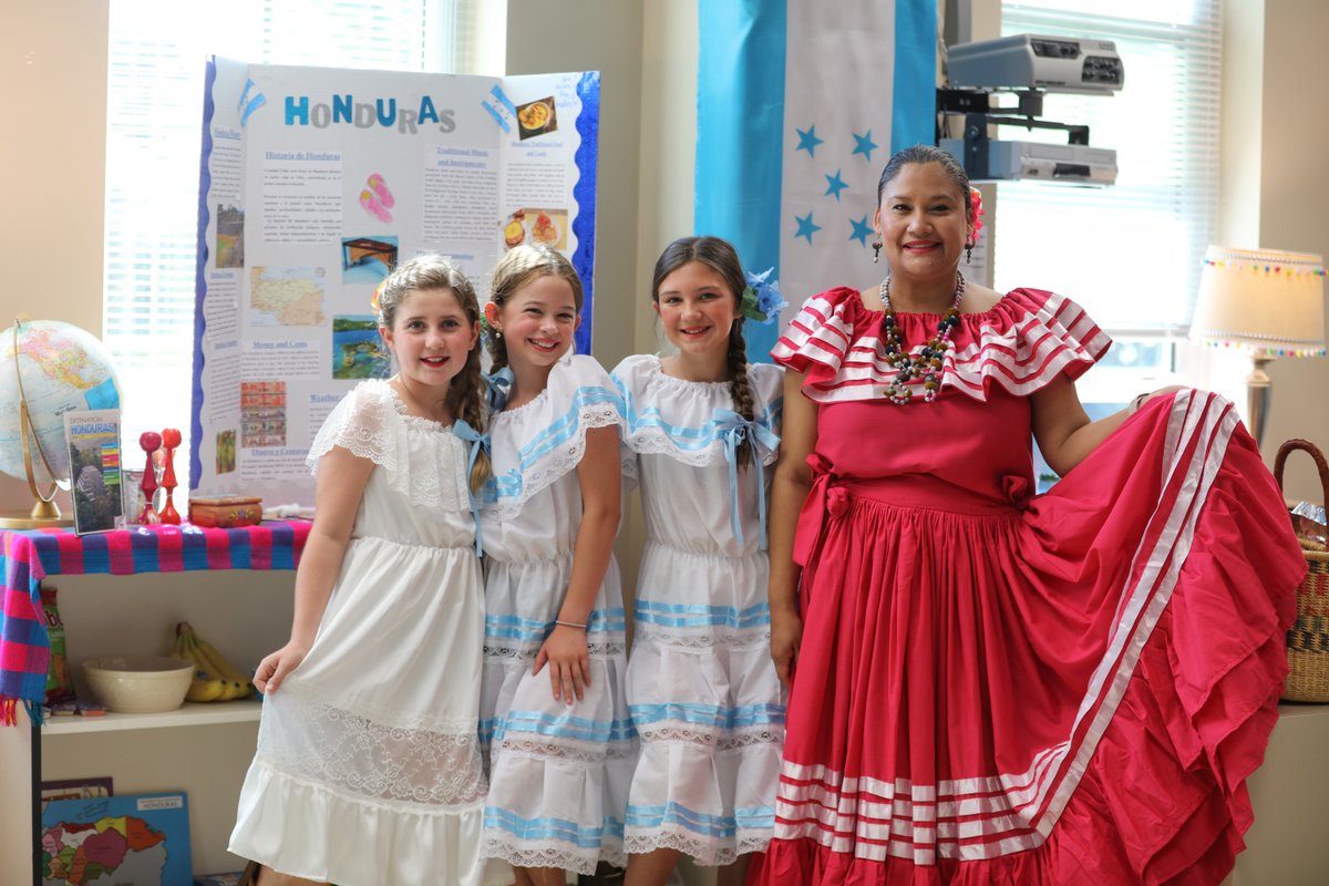 Mrs. Marisol’s DLI class hosted a cultural celebration at Manteo Elementary! Students showcased Spanish-speaking countries through creative presentations. Huge thanks to Mrs. Marisol for making it special! 🎉 #DLI #CulturalCelebration #ManteoElementary