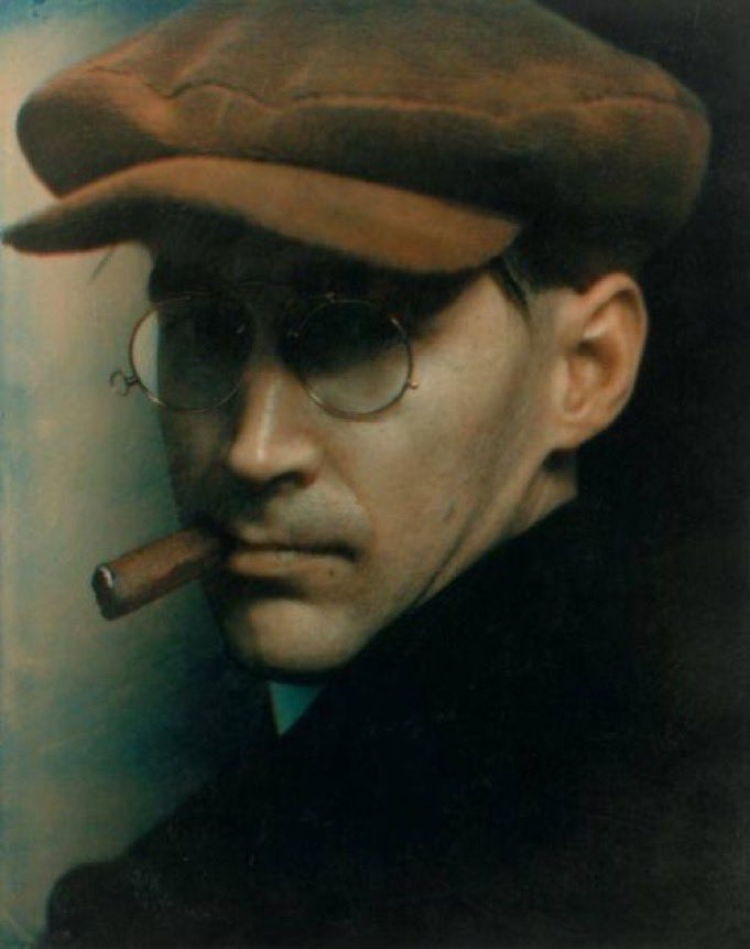 Sofradan en fazla payı alanlar, bize kanaatkar olmayı öğretiyor!

—Bertolt Brecht