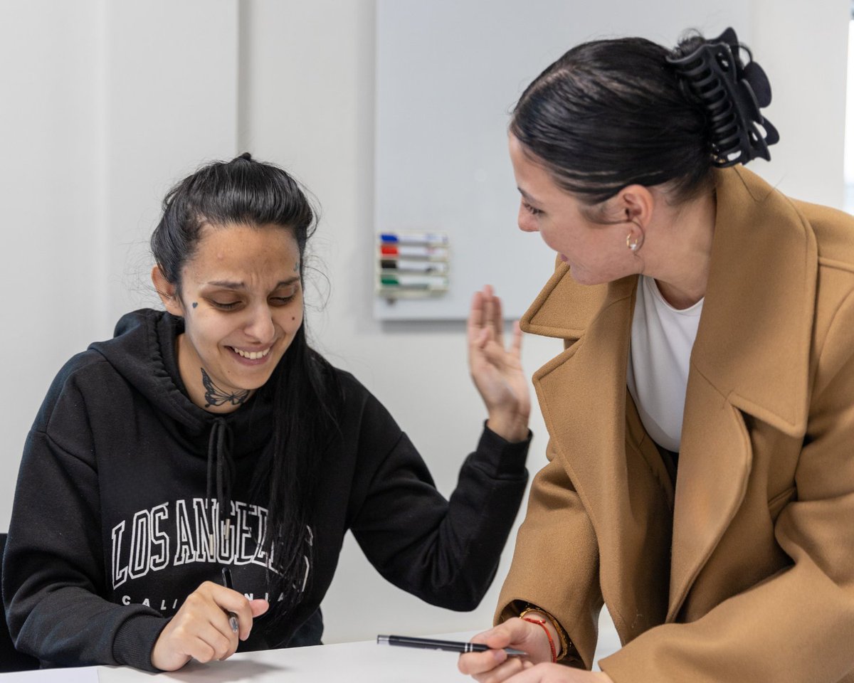 At TLG, friendships might as well be part of the curriculum. Different cultures, one community, many laughs. It’s where study buddies turn into lifelong friends! 🌍❤️

#thelanguagegallery #TLG #studyatTLG #community #friendships #businessandmanagement