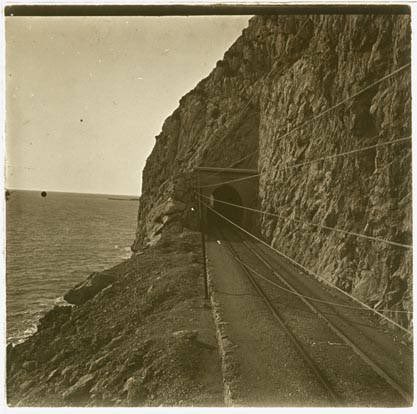 #Avuifa 100 anys foren detinguts membres de Bandera Negra,  l'organització armada secreta d'Estat Català.

Se'ls acusà pel complot de Garraf, un atemptat frustrat que havia de fer volar el tren en què el rei espanyol Alfons XIII viatjava cap a Barcelona.

ca.wikipedia.org/wiki/Complot_d…