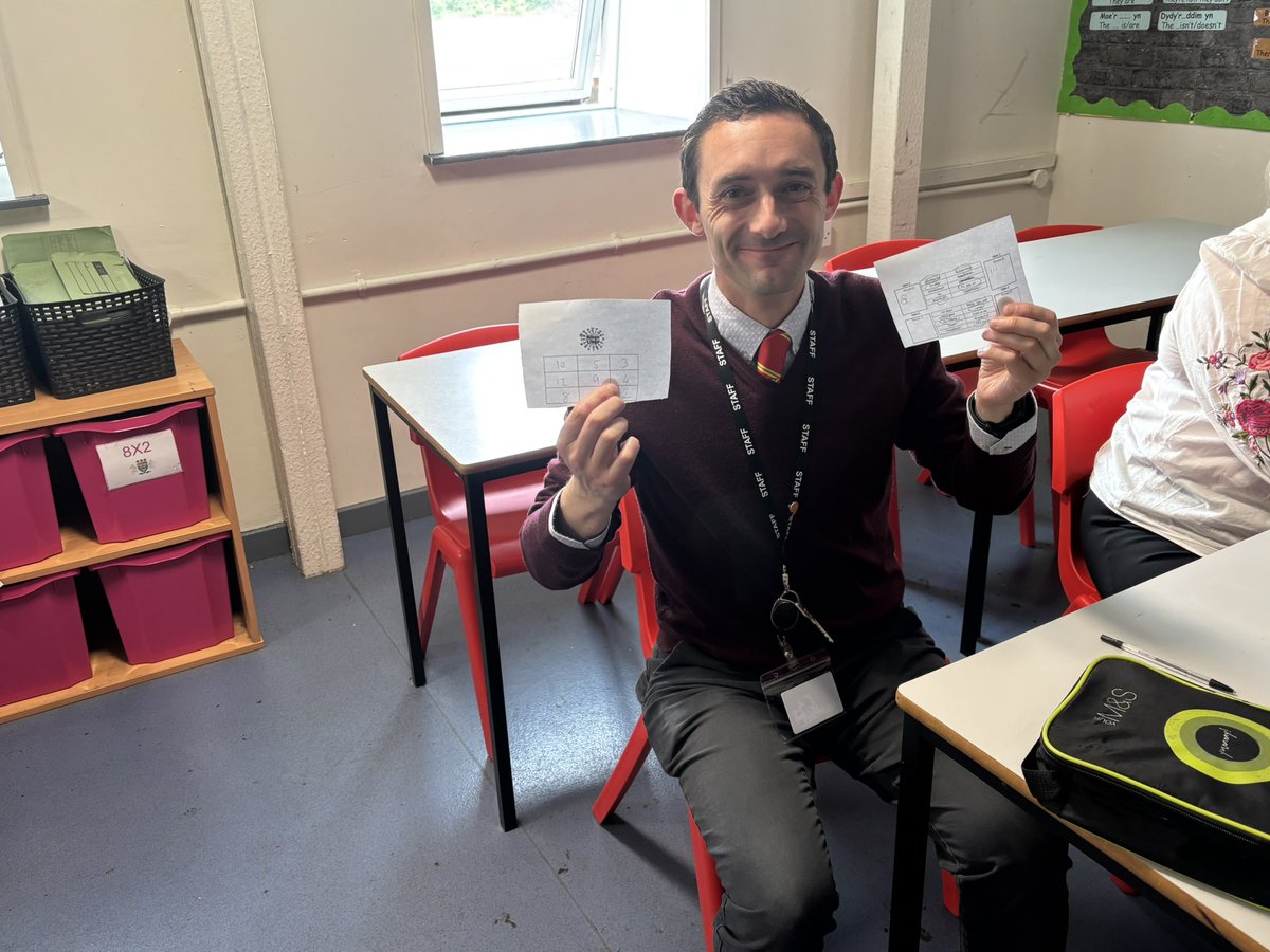 Diolch yn fawr to our language ambassadors for leading an incidental Welsh lesson with staff today 🏴󠁧󠁢󠁷󠁬󠁳󠁿. Da iawn 🎉