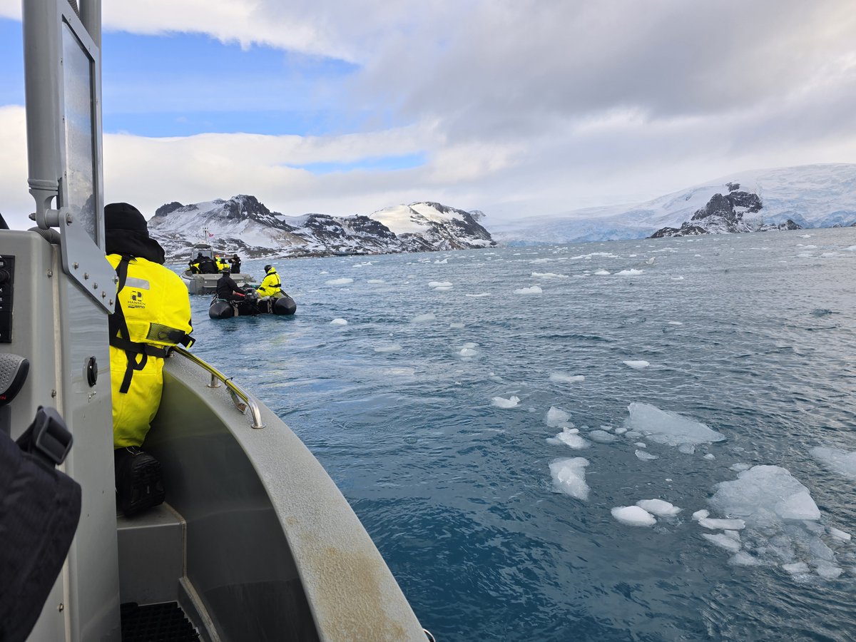 environmentca's tweet photo. 1/2 π Our #mercury research experts, Sandy Steffen and Geoff Stupple, are back from #Antarctica!
Read all about their latest scientific expedition in their #SpotlightOnScience profile: https://t.co/qlo18WT789
#CanSci https://t.co/zPS6OCpUKU