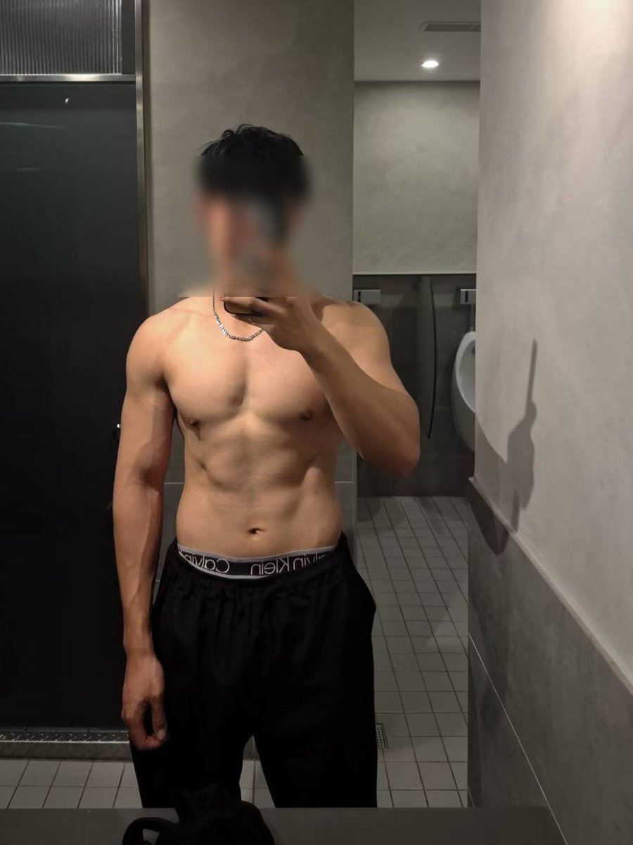 之前的账号被盗（服了😓）
我也没有像传言一样被包养
一直有好好努力工作、努力生活。

后面会更新视频和直播，记得关注
