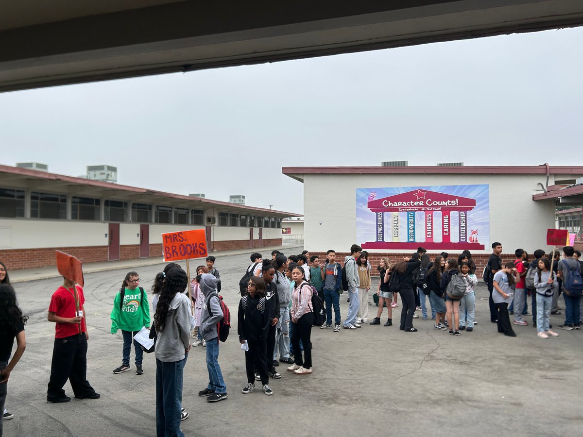 Future Trojans getting ready to start the day, Summer Bridge taking place at S. Tamarind this year! Thanks to Principal Pachot  for having us…
