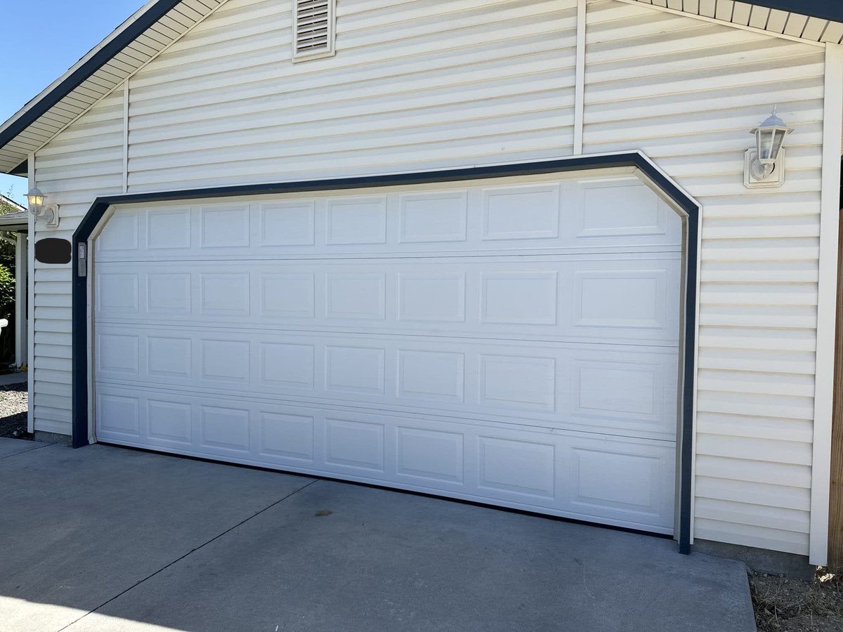 Proliftidaho's tweet image. Revamp your home&apos;s exterior with a beautiful new garage door! 🌟 

Book Online:
canyoncounty.proliftdoors.com/prolift-doors-…

RCE-64758

 #ProLiftDoors #HomeTransformation #GarageDoorStyle #CurbAppealMatters #UpgradeYourHome #InspireDesign