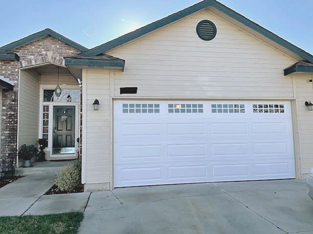 Proliftidaho's tweet image. Revamp your home&apos;s exterior with a beautiful new garage door! 🌟 

Book Online:
canyoncounty.proliftdoors.com/prolift-doors-…

RCE-64758

 #ProLiftDoors #HomeTransformation #GarageDoorStyle #CurbAppealMatters #UpgradeYourHome #InspireDesign