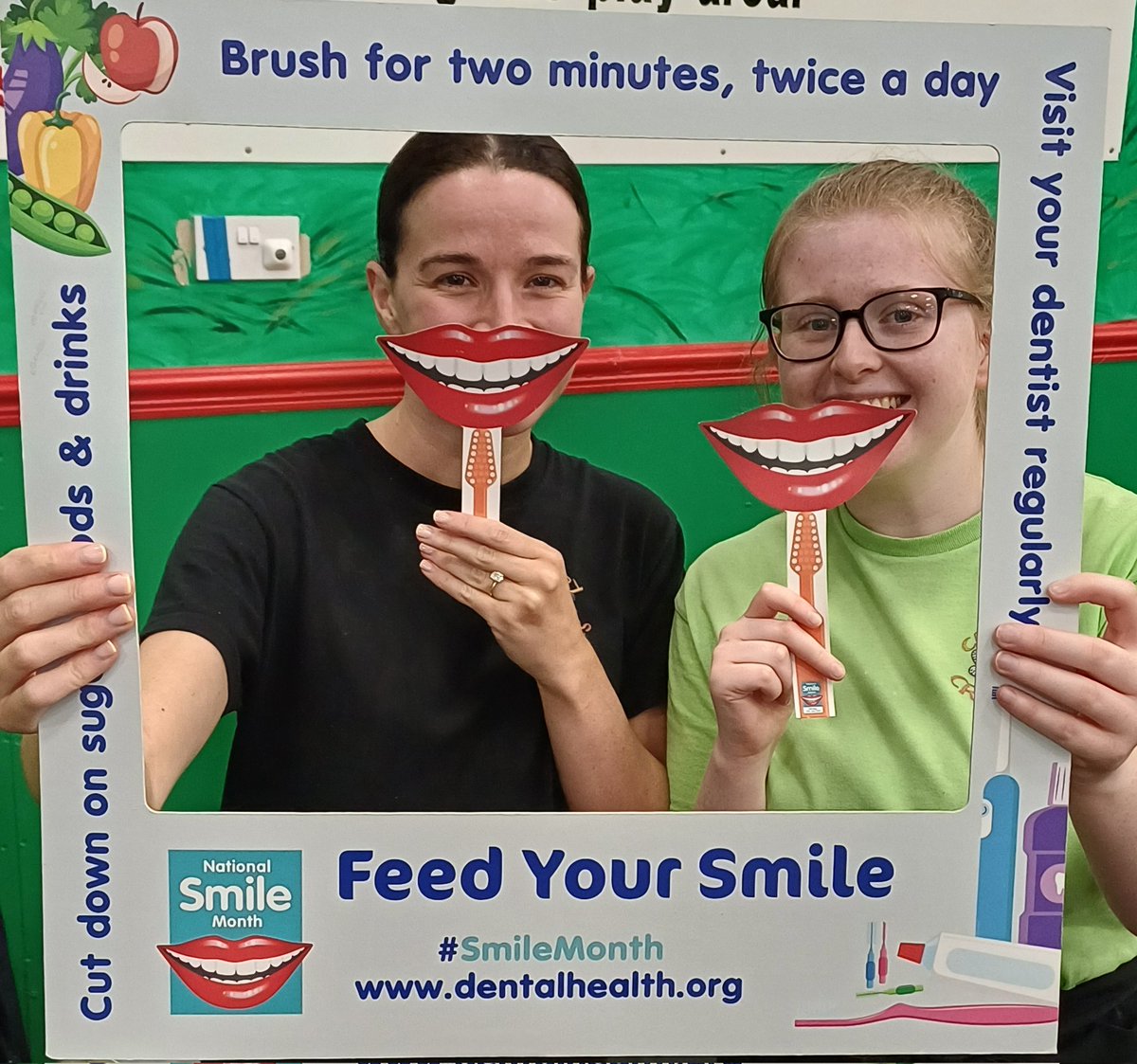 The final NSM event of this week saw Davina visit Creepy Crawlies in Irvine.  Thanks to all the families that came over to say hello and to staff members Danielle and Lilly for agreeing to pose with our smileys 😁🦷🪥🌟

 #ayrshire #childsmile #oralhealthimprovement #smilemonth
