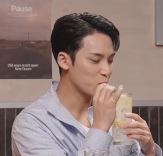 ahdmawkdma's tweet image. 새끼손까락 아진짜허두승나온다..