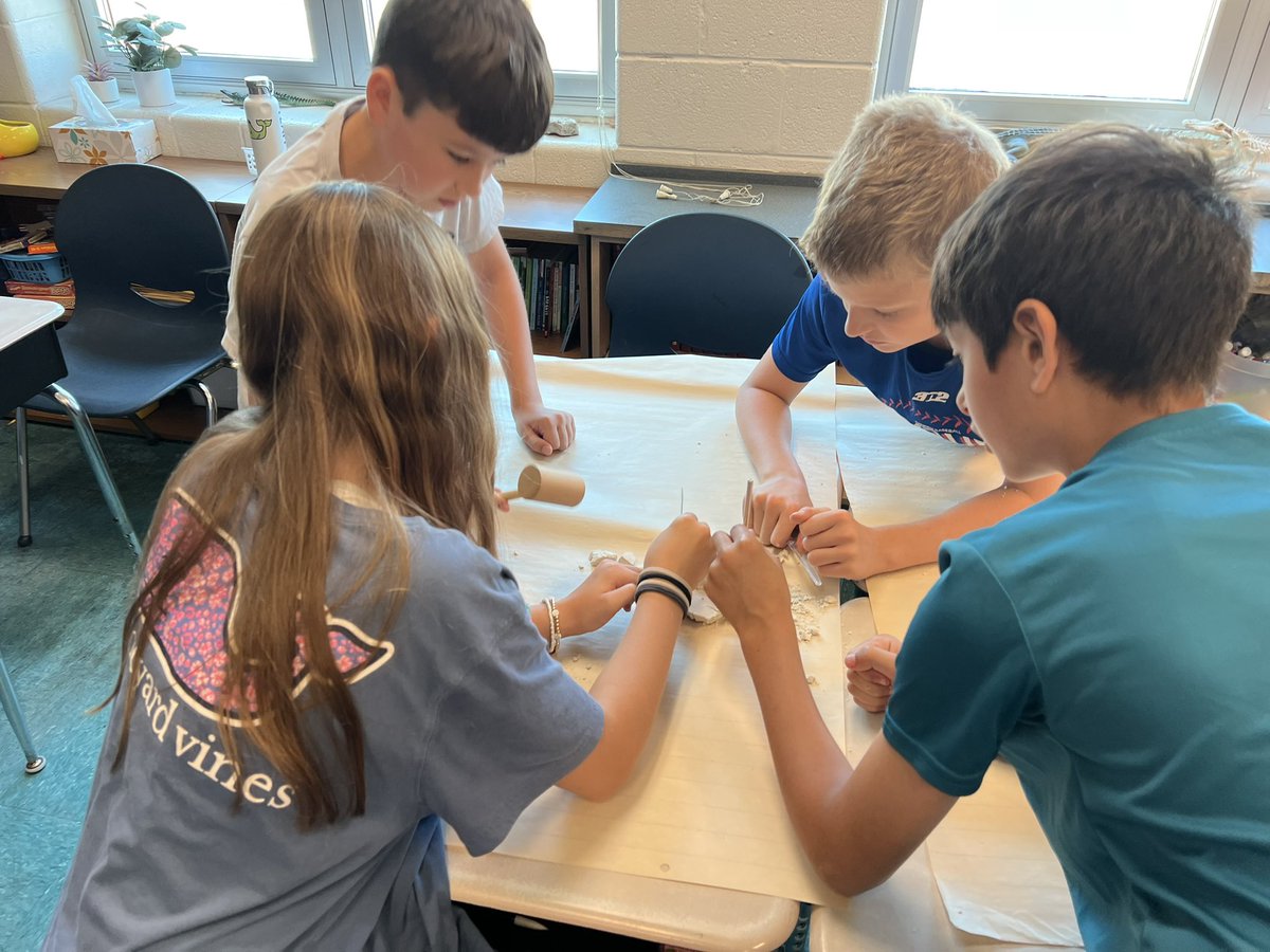 DES 5th grade paleontologists