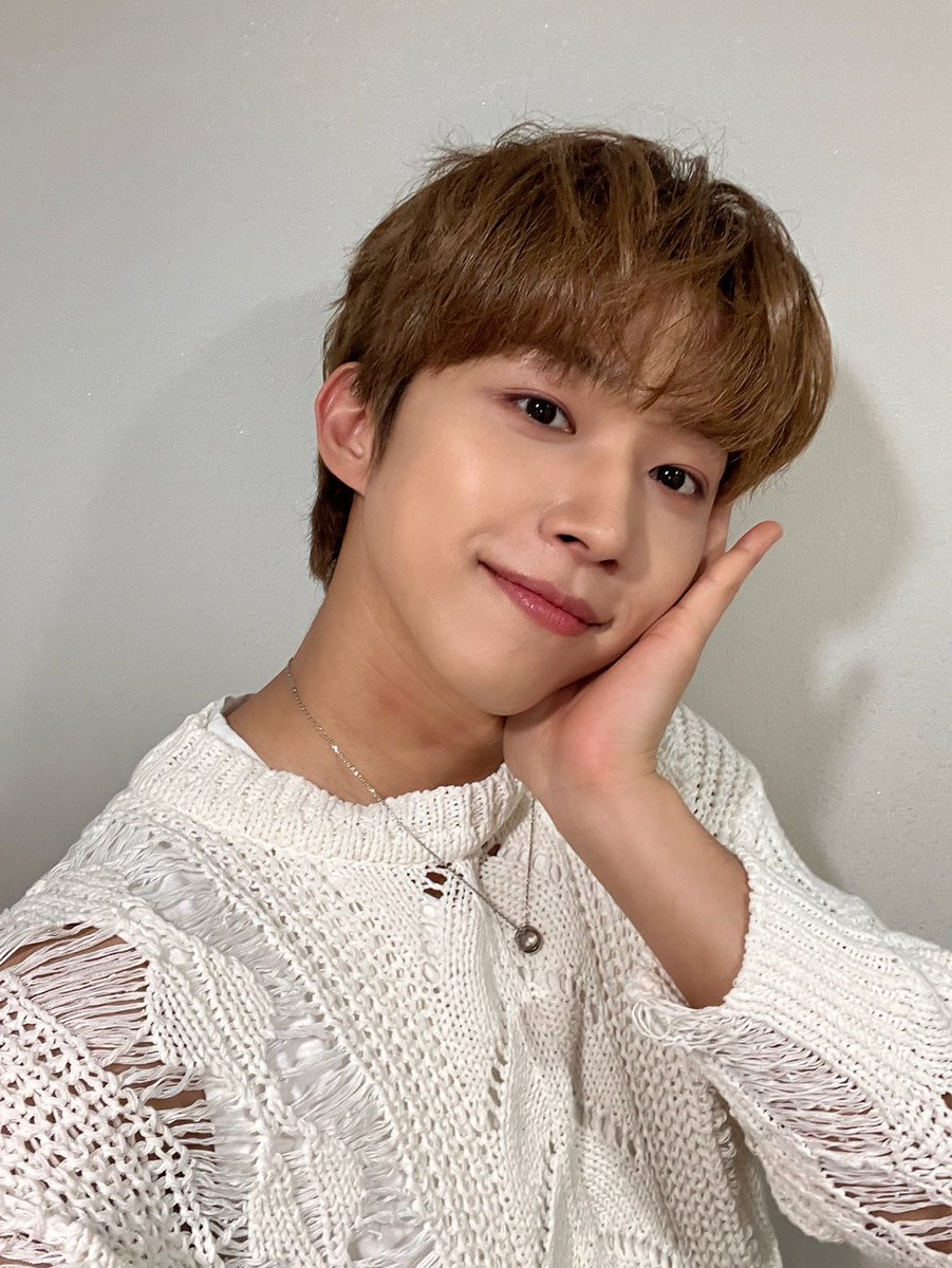 NFlyingofficial's tweet photo. 치통샷🤭
포인트는 새끼손가락 🤙

#NFlying #엔플라잉 #서동성 #SeoDongSung https://t.co/n6UmontpS7