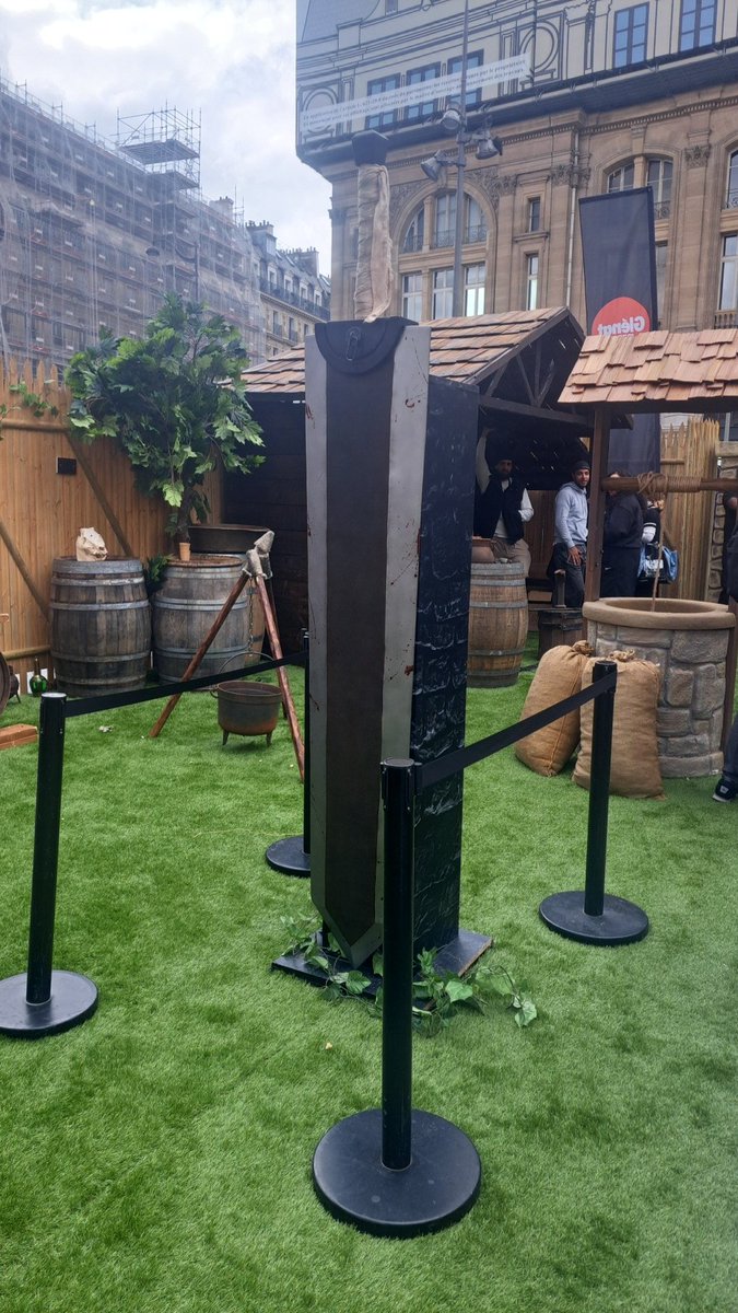 _Yunaerith's tweet photo. Idk how to feel about the berserk event in Paris, it was good but so small and random. Kinda mid unfortunately https://t.co/5x8ILXSUNg
