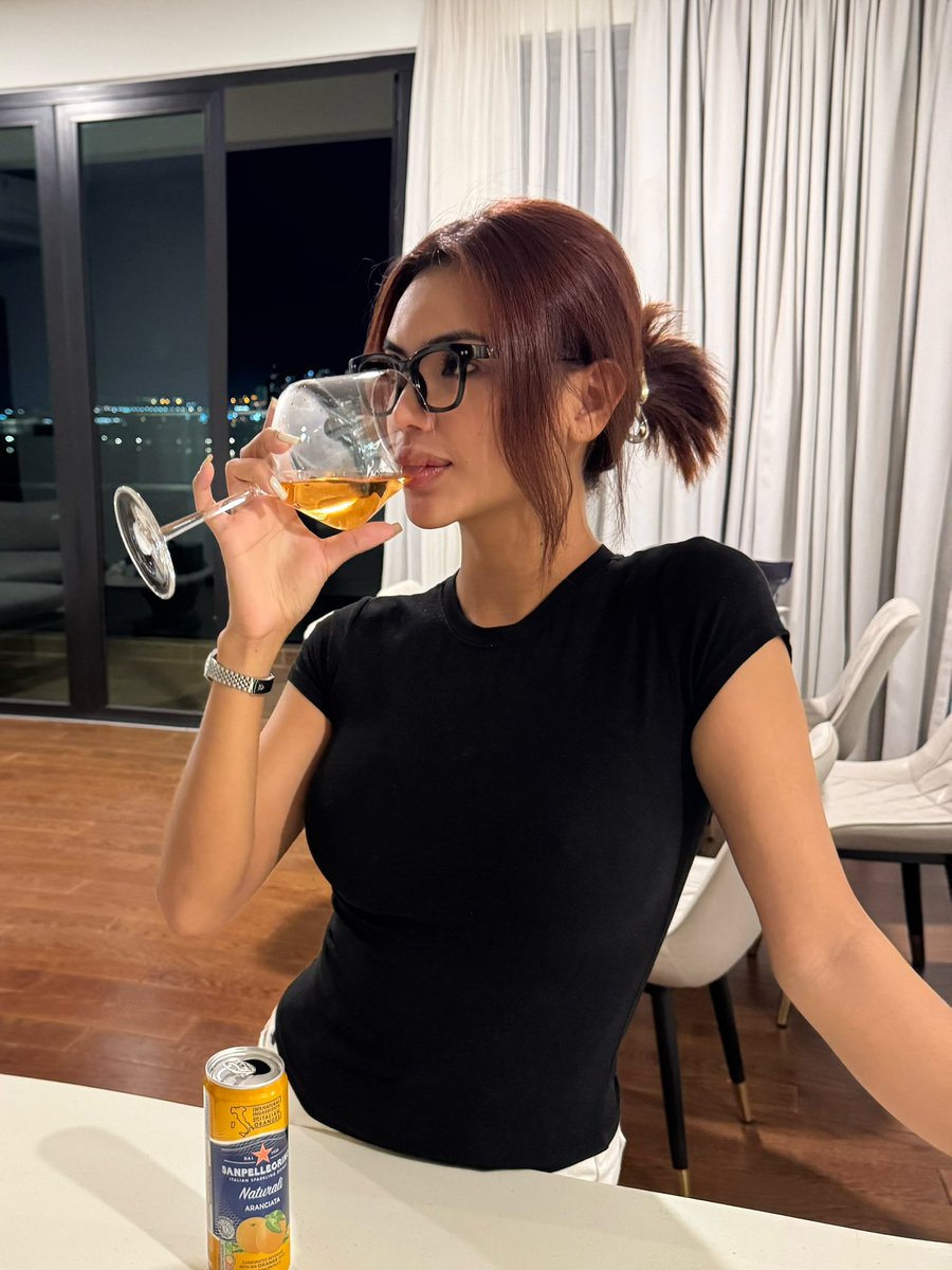 ESTE-Ladyboy tweet media