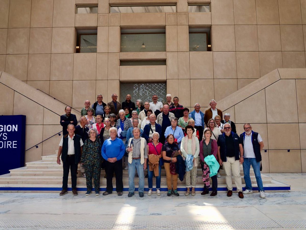 fremyeric1's tweet image. Une belle visite citoyenne ce matin à l’Hôtel de @paysdelaloire ! 🏛
J’ai eu le plaisir d’accueillir la chorale La Veillère de Verrières-en-Anjou, commune voisine mon #territoire au nord d'#Angers, pour une découverte de notre institution régionale : histoire et architecture du…