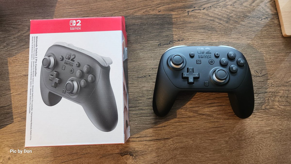 I'm sorry PlayStation.. and Xbox.. this controller is absolutely insane and it might be the best controller we ever had our hands on.. how they make everything so quite! 'Dashdancing'  and 'buttonmashing' is almost soundless!