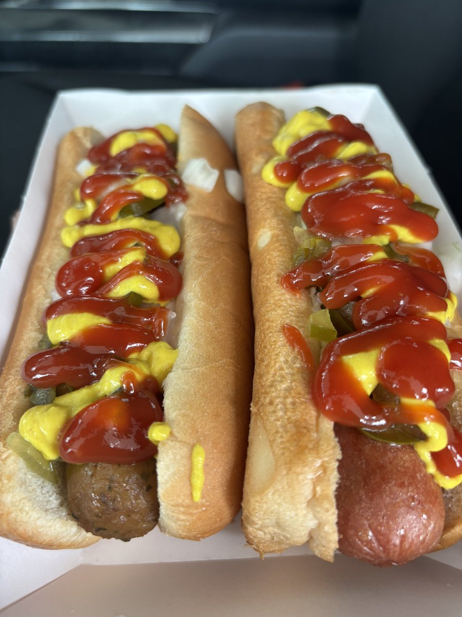 eatinerni's tweet image. What’s the best way to dress a hotdog?