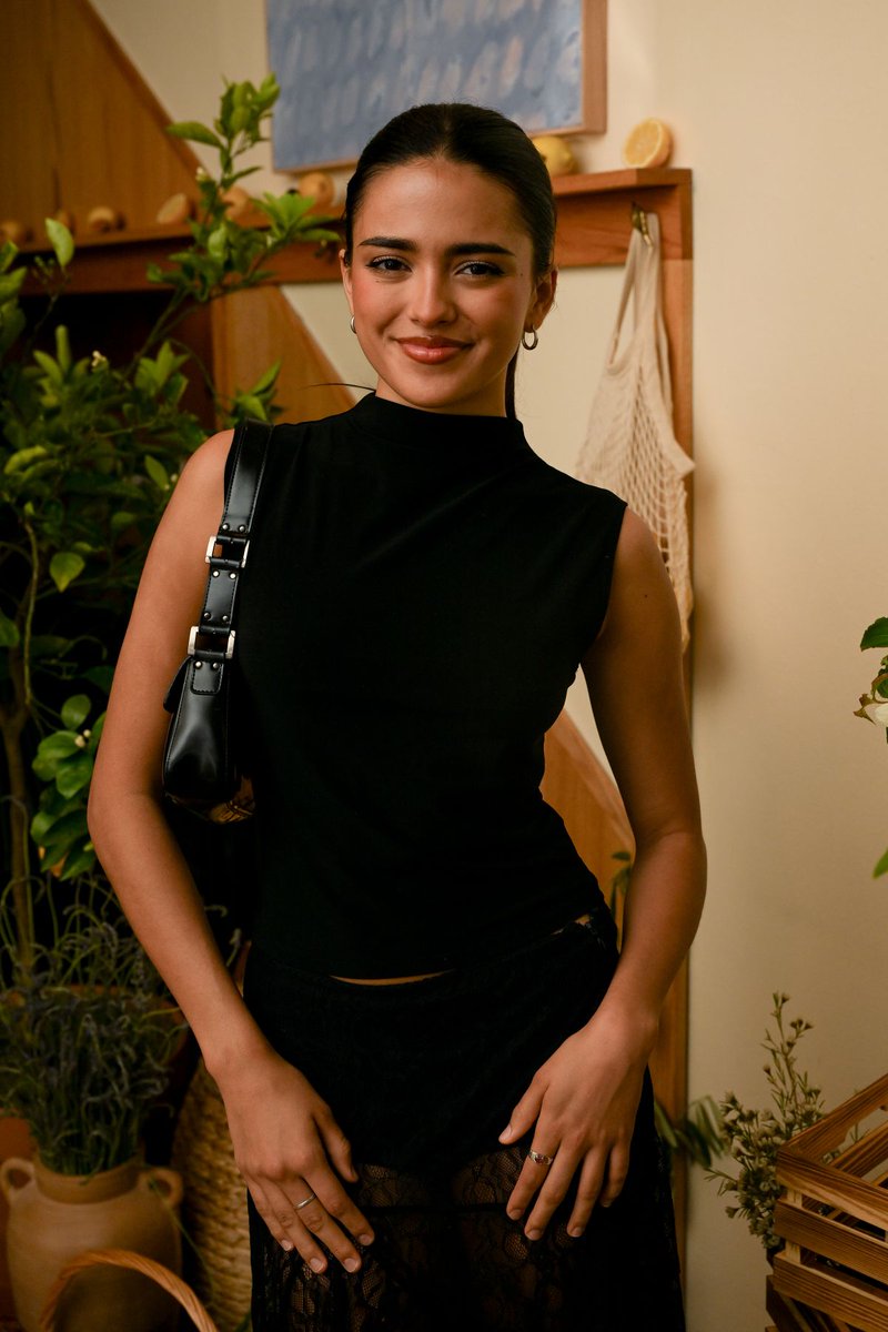 Guitar_Culture's tweet photo. Maia Reficco at an event in New York β€οΈβπ₯
#PLLOS https://t.co/DrJVgVSegn
