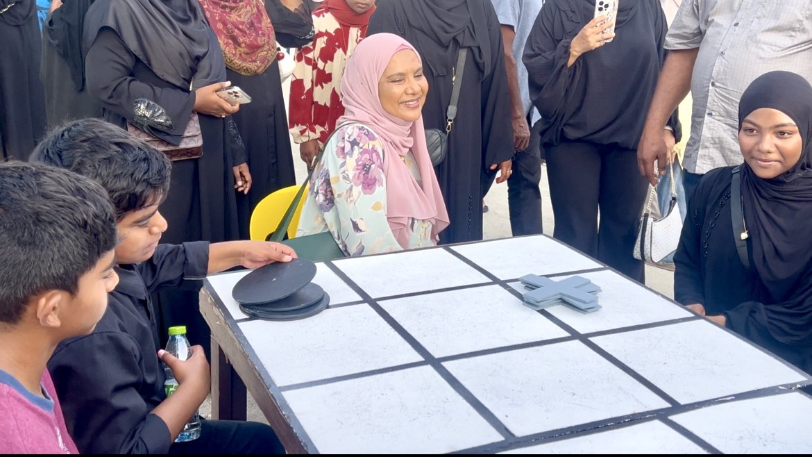 ކުޑަކުދީންގެ  ހަވީރުގައި އިޖުތިމާޢީ  އަދި  ޢާއިލީ  ތަރައްޤީއާ  ބެހޭ  ވަޒީރު ޑރ.  ޢާއިޝަތު  ޝިހާމް  ބައިވެރިވަޑައިގަތުން.

#އަޟްޙާޢީދު1446
#ލާމުގަން
#ދައުލަތުގެޓީމު