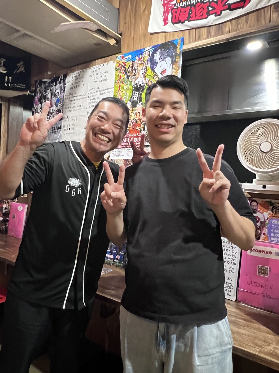 楽しい興行見た後はもちろんたかところ
試合の感想を仲間達と語るのは最高でした😊
そしたら激闘を終えた遠藤マメ選手が！
快くツーショット撮っていただきました

 #たかところ
 #遠藤マメ 選手
 #pr666
 #onryo30ram20