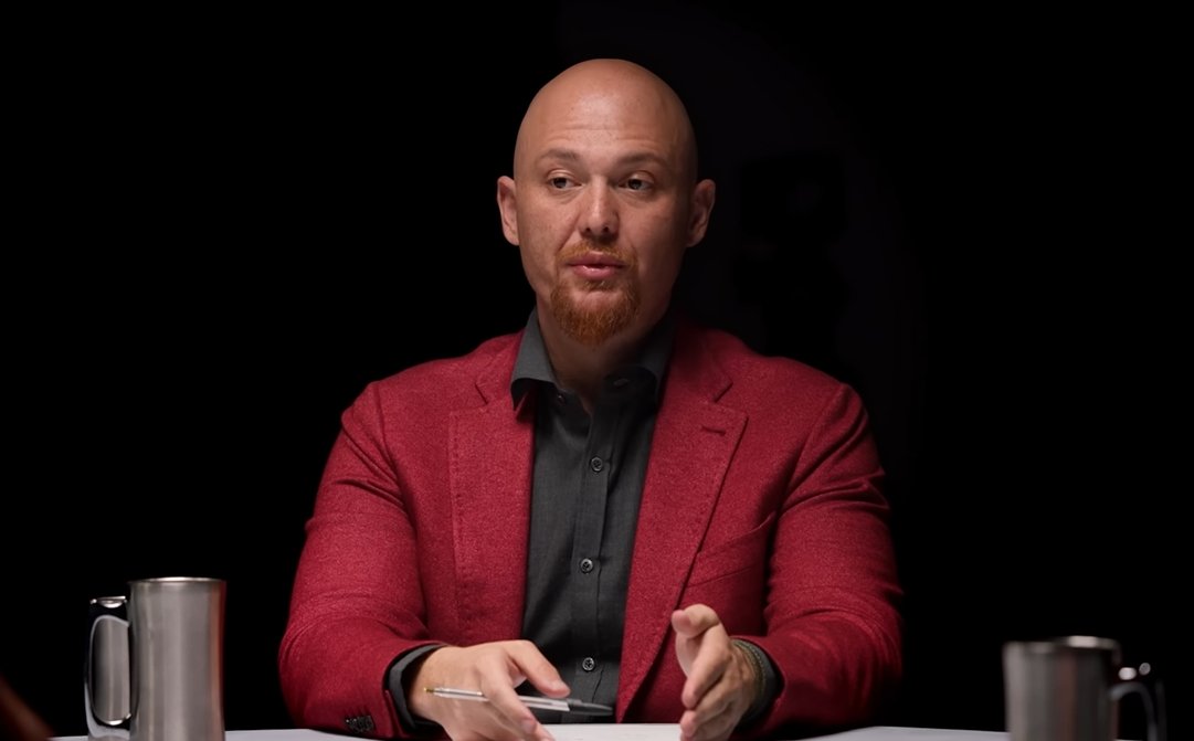 Replit just hit $10M in 90 days.

The real reason behind their success?

Not AI. Not VC funding. Not luck.

It's a cheat code no one will tell you.

Here's the REAL playbook behind building an AI empire in 2025: 🧵