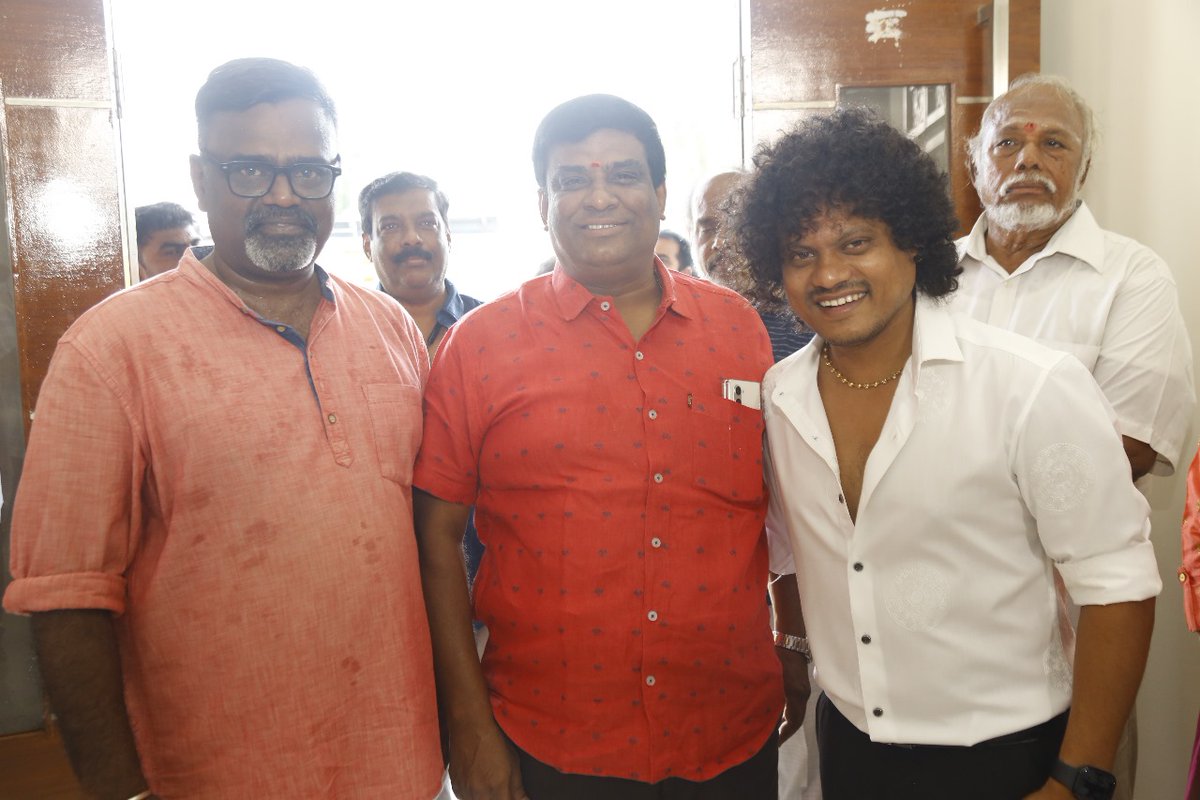 cinemaarattai's tweet image. லட்சுமி மூவி மேக்கர்ஸ் தயாரிப்பில், சஜோ சுந்தர் இயக்கத்தில் உருவாக உள்ள  படத்தில்  புகழ் கதாநாயகனாக நடிக்கிறார். 

மேலும் பிரக்யா நயன், ரவிமரியா முக்கிய கதாபாத்திரத்தில் நடிக்கின்றனர்.

#Pugazh #VijayTVPugazh #PragyaNayan #kollywood #Tamilcinema