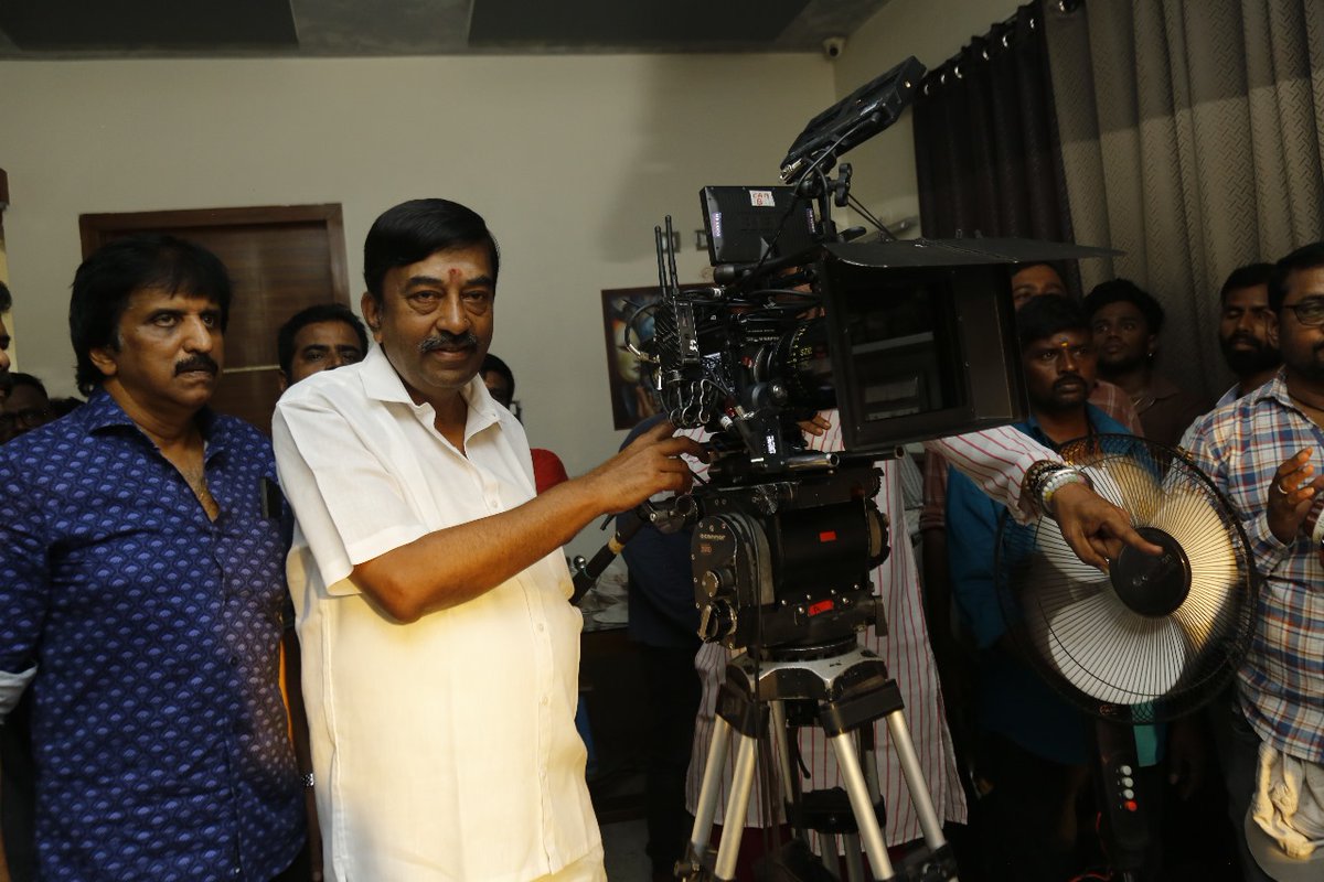 cinemaarattai's tweet image. லட்சுமி மூவி மேக்கர்ஸ் தயாரிப்பில், சஜோ சுந்தர் இயக்கத்தில் உருவாக உள்ள  படத்தில்  புகழ் கதாநாயகனாக நடிக்கிறார். 

மேலும் பிரக்யா நயன், ரவிமரியா முக்கிய கதாபாத்திரத்தில் நடிக்கின்றனர்.

#Pugazh #VijayTVPugazh #PragyaNayan #kollywood #Tamilcinema