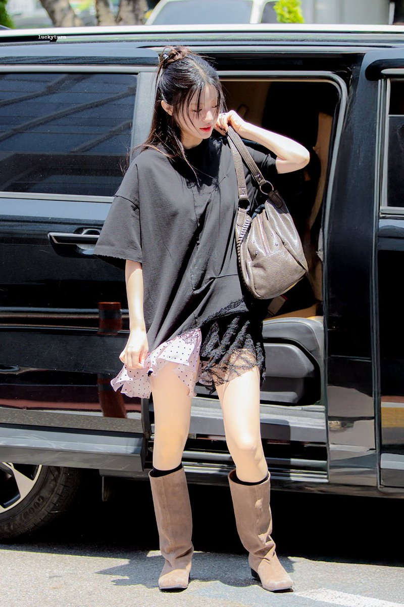 minjuspic's tweet image. she’s so FINE???