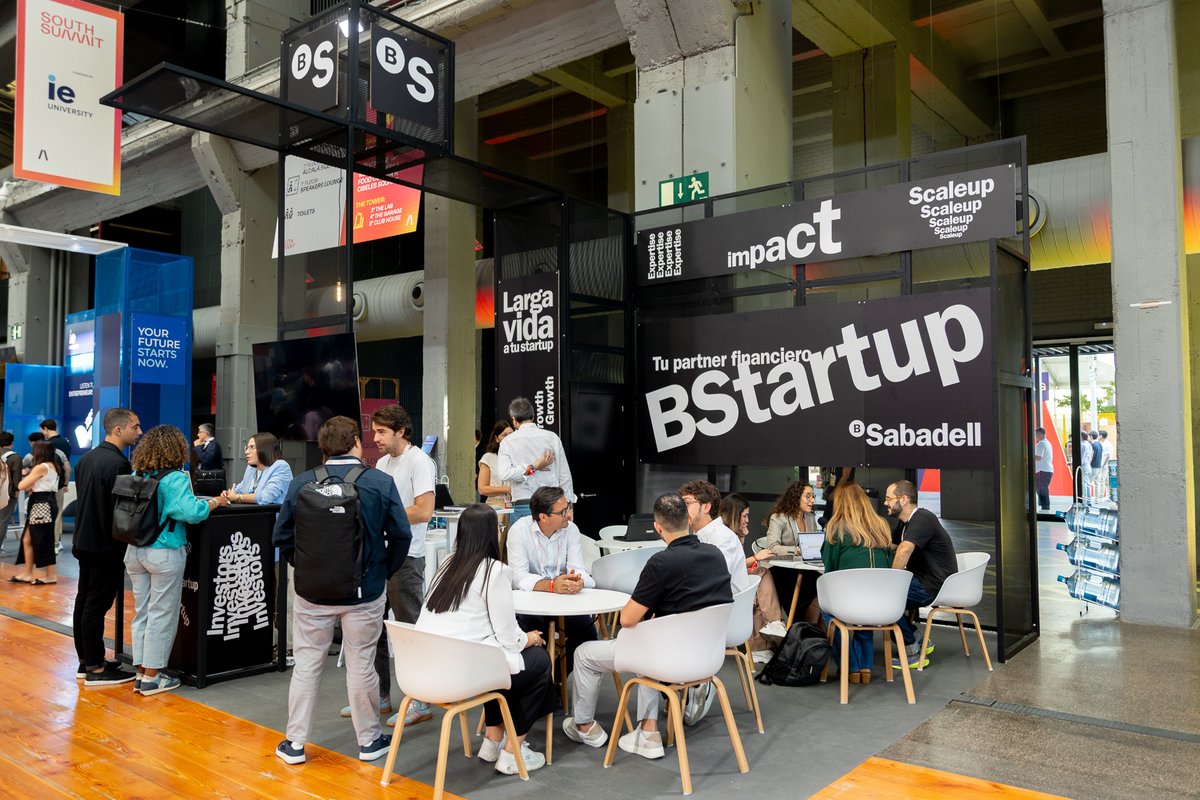 BStartup's tweet image. Más de 4.800 startups de 130 países distintos se han dado cita en esta inolvidable edición @south_summit.    

Así hemos vivido este #SouthSummit25 desde @BStartup @BancoSabadell como #GlobalPartners, conectando con startups, scaleups y actores del ecosistema. ¡Hasta 2026!