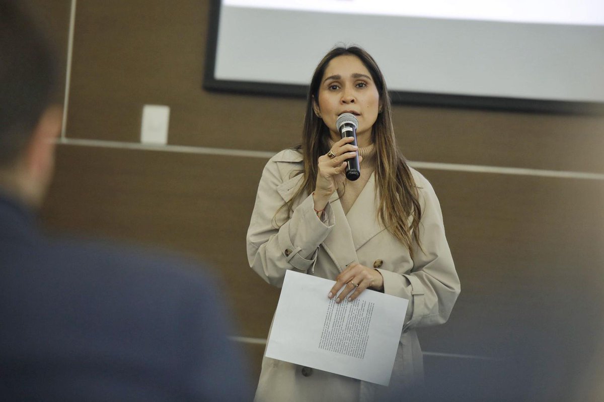MinEnergiaCo's tweet photo. ¡Avanzamos con la energía eólica a través de la cooperación internacional! 

Participamos de la socialización de los estudios realizados por las Embajadas de Dinamarca, Países Bajos y el Banco Mundial sobre energía eólica costa afuera, reafirmando el compromiso de nuestro Gobierno con una política de Estado para el desarrollo sostenible y la diversificación de la matriz energética.

Estos estudios dan una visión internacional de casos de referencia en materia de energía eólica offshore, y capacidades portuarias; tomando  sugerencias, espacios de conexión y diversas conclusiones que le permitan a Colombia avanzar en esta estrategia.