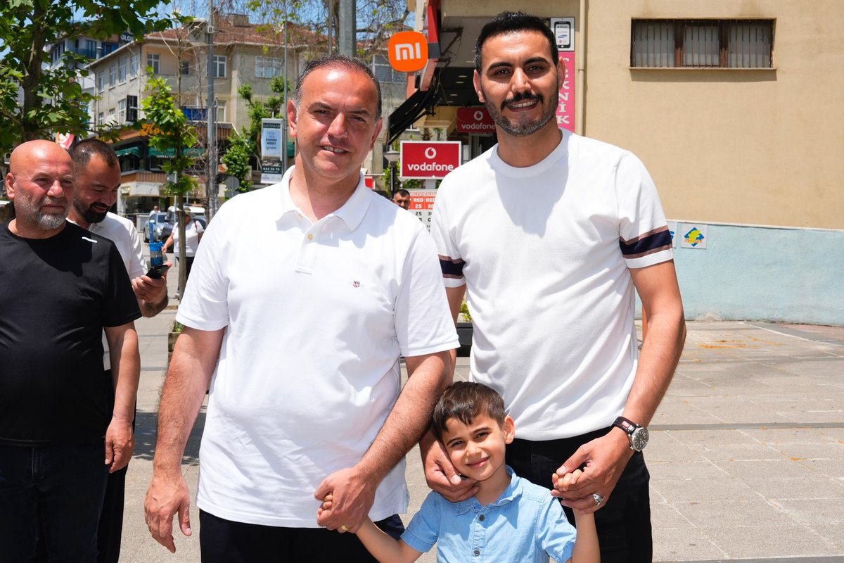 Belediye Başkanımız Sayın Alper Yeğin, Samandıra Merkez’de esnaflarımızla bayramlaştı.

#BayramınızKutluOlsun #KurbanBayramı