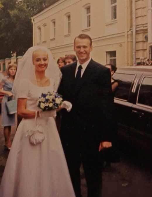 Она спилась, он умер на зоне... Россия…