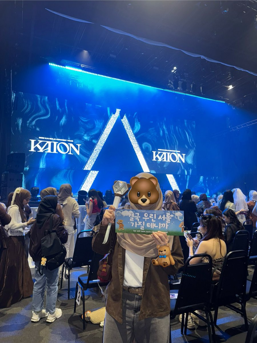 zkdliniena's tweet photo. I kept a promise to my 15-year-old self  and after 12 years, I finally saw him live for the first time. One of the best night of my life!!🥹🫶🏻🤎🐻😭😭 If you ever get the chance to see him, please do it. It’s truly worth every single second🫂💗 #KAIONinKL #KAIONinMY https://t.co/7Aj3c8ecsc