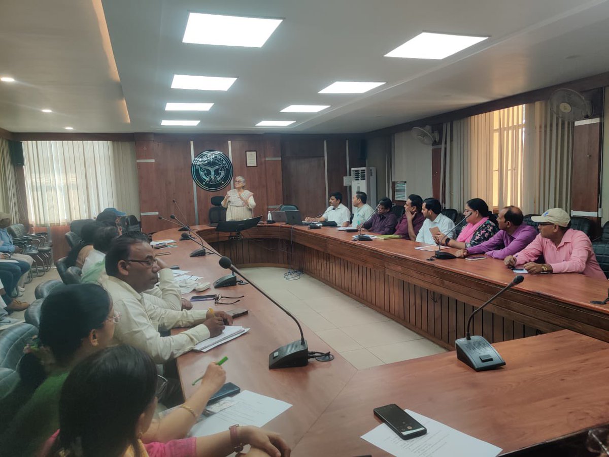 AksharForum's tweet photo. 6th of June marked a very positive day as an introductory meeting was held at Vikas Bhavan, Varanasi, curated by the Basic Shiksha  Adhikari 

The session brought together 19 schools , represented by respective  Principals and a senior teacher as well as Block Education Officers from four educational block, to which these 19 schools belonged. The educational blocks are Nagar, Sevapuri, Kashi Vidyapeeth, and AARAJI Lines.

Our Executive Director, Dr. Alaka Sarma, shared Akshar Foundation’s NEP 2020-aligned education model, along with proven reports from our work in Assam, MP, and Mumbai. Key innovations  presented by visuals such as students as Ambassadors of Swachh Bharat Mission, plastic recycling, peer group learning, and the Aspiration Market were widely appreciated.

19 schools participated in the discussion and showed interest in exploring such practices in their respective communities.

We look forward to continuing our journey - making education more meaningful, inclusive, and sustainable for every child.

#NEP2020 #AksharFoundation #AksharInVaranasi #TransformingEducation #SwachhBharatAmbassadors #SustainableEducation #PeerLearning #EducationForAll #SchoolInnovation #CommunityDrivenChange