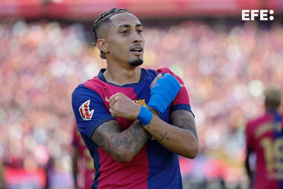 🔝 Raphinha, elegido Mejor Jugador de LaLiga 2024/2025.

🔵🔴 En su tercer año en el Barça, el internacional brasileño corona con este premio una temporada en la que contribuyó con 18 goles y 9 asistencias a la conquista del título liguero.

#LaLigaEASports