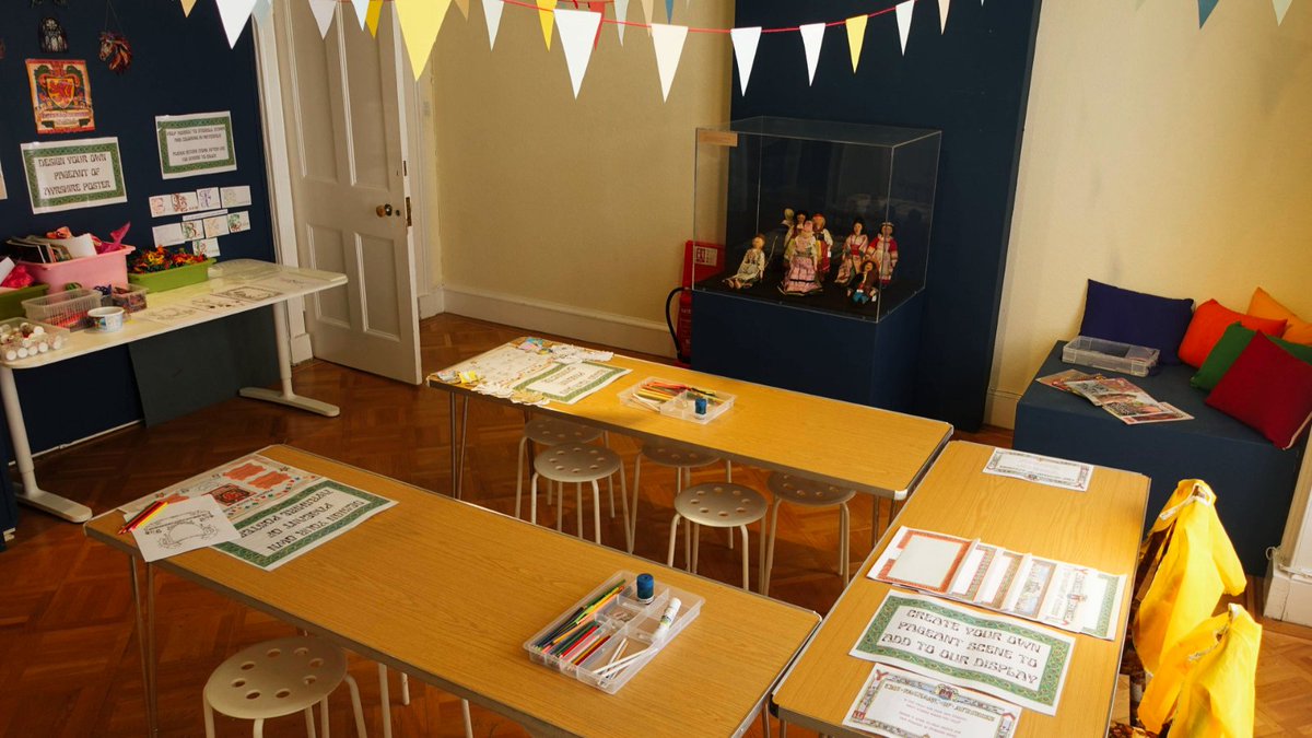 Family crafts at Rozelle House! Create your own pageant characters, posters &amp; scenes in our Pageant of Ayrshire Engagement Space. 👑🖍️
Free drop-in for all ages | now – 31 Aug
Open Mon-Sat: 10am-5pm | Sun: 12pm-5pm
🔗destinationsouthayrshire.co.uk/whats-on/pagea…
