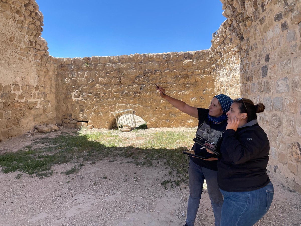 PCMA_UW's tweet photo. #fieldworkfriday
🔸Dr. Micaela Sinibaldi (PCMA UW) completed fieldwork in Jordan documenting Karak Castle & town!🏰
🛰️Results—including a 3D model from drone photogrammetry—were presented at @Jor_antiquities
#PCMAintheField #archaeology #Medieval #Jordan https://t.co/9eRqILFILO