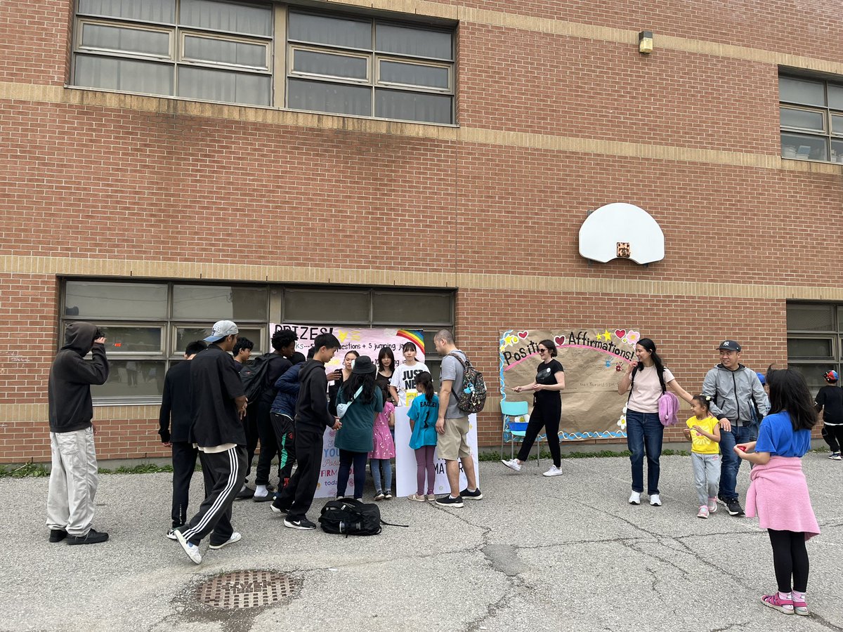 Student Mental Health Matters!
Macklin’s Student Mental Health Ambassadors have been working very hard with our School Social Worker, Andrea Del Vecchio, to increase the awareness of mental health in the community! Thank you, Andrea, for the ongoing support!